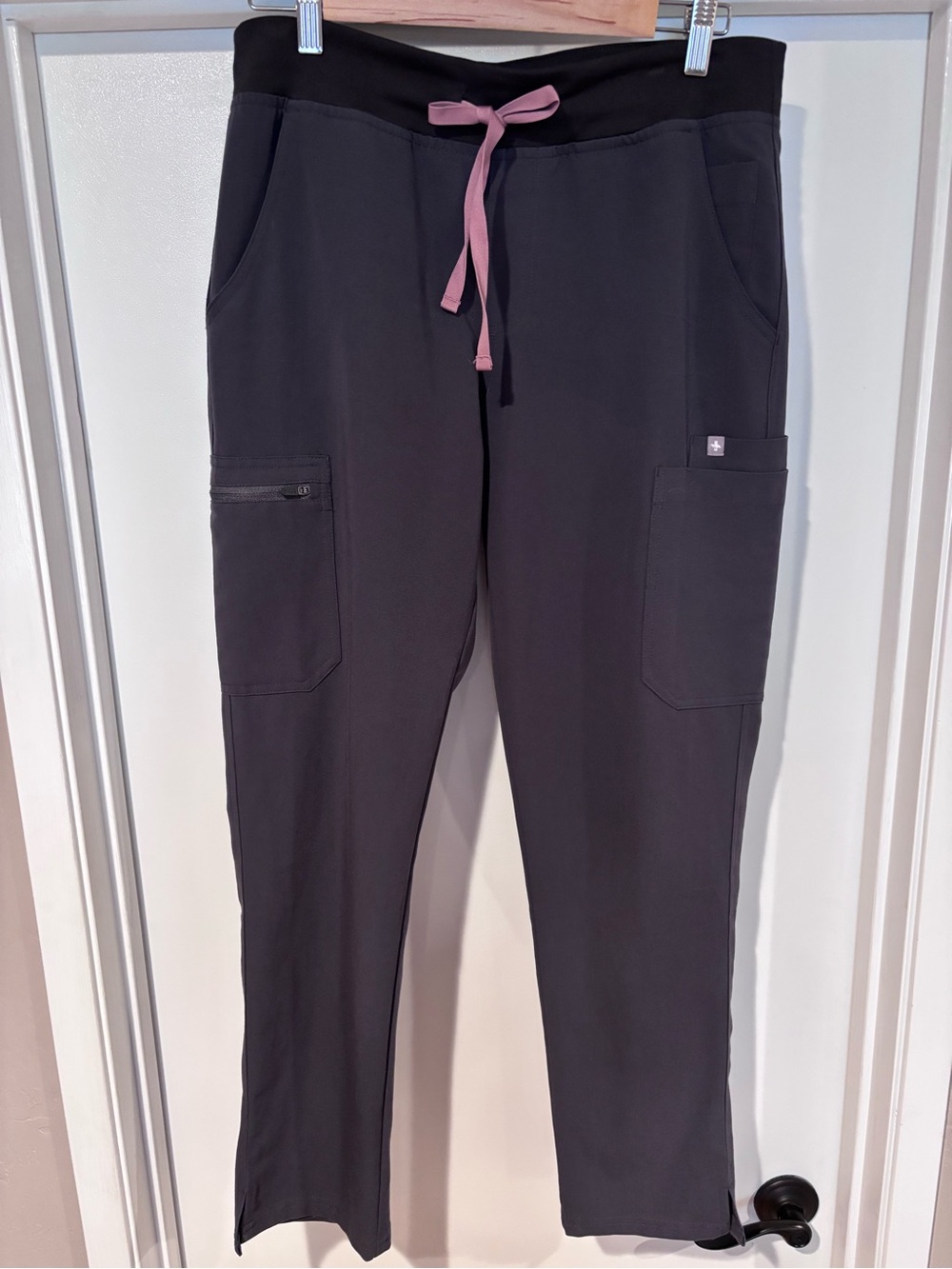 Women’s Figs Yola Skinny Scrub Pants 2.0, Medium, Charcoal